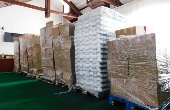 Kompanija Glosarij donirala Cetinju 1.000 prehrambenih i higijenskih paketa