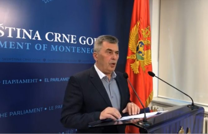 Đukanović: Svim punoljetnim građanima CG uplatiti po 222 eura, svakoj porodici paket pomoći