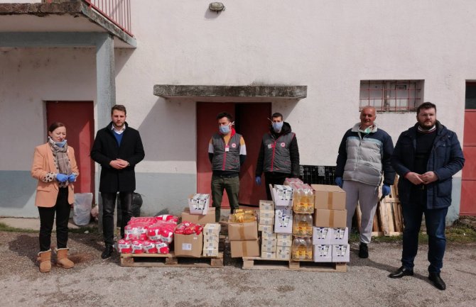Demokrate Nikšić uputile donaciju Crvenom krstu i Narodnoj kuhinji kao nastavak niza humanitarnih akcija 