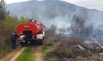 Podmetnut požar u Tološima: Vatra prijeti rasadniku 
