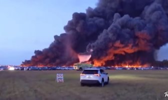 Vatrena stihija na aerodromu uništila 3.500 automobila (VIDEO)