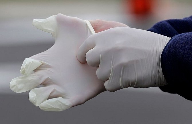 U SAD uvezene desetine miliona korišćenih medicinskih rukavica