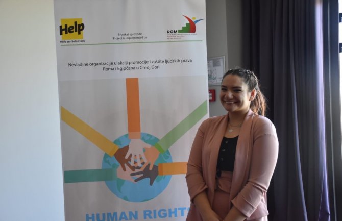 URA čestitala Dan Roma: Romima imperativ da bude obrazovanje