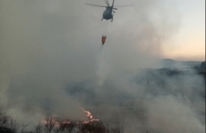 Avioni i helikopteri MUP-a i danas gase požare u Pljevljima