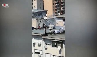 Italijani roštiljali na krovu zgrade, napravili žurku pa intervenisala policija