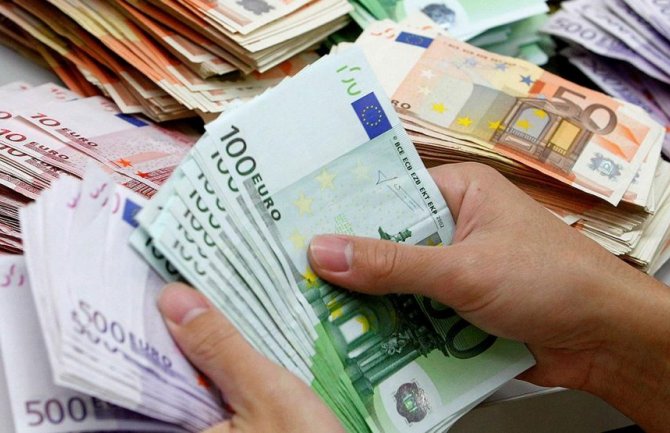 Prosječna zarada u oktobru 525 eura