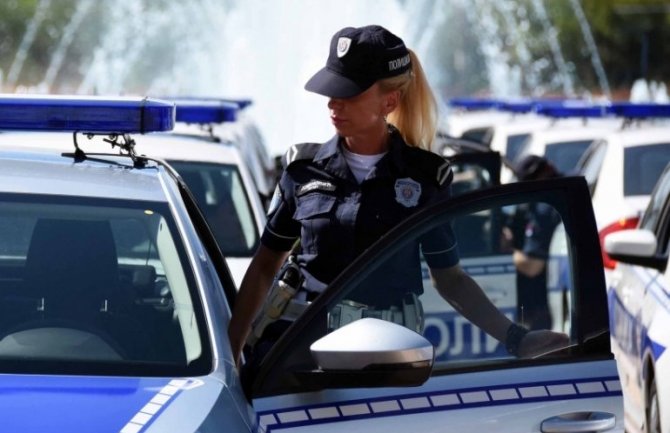 Srbija: Pozvala policiju jer nije imala jaja za uskršnju tortu, policajka joj ih donijela po završetku smjene