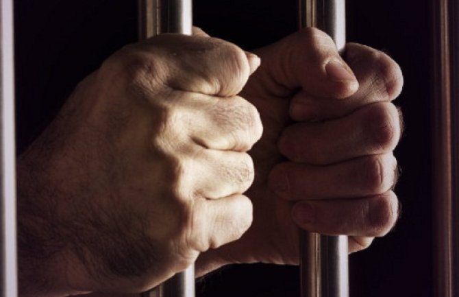 27 dana zatvora Kotoraninu: U pijanom stanju napao dva puta suprugu