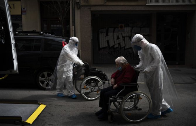 Polovina smrtnih slučajeva u Evropi u staračkim domovima, pandemija daleko od kraja