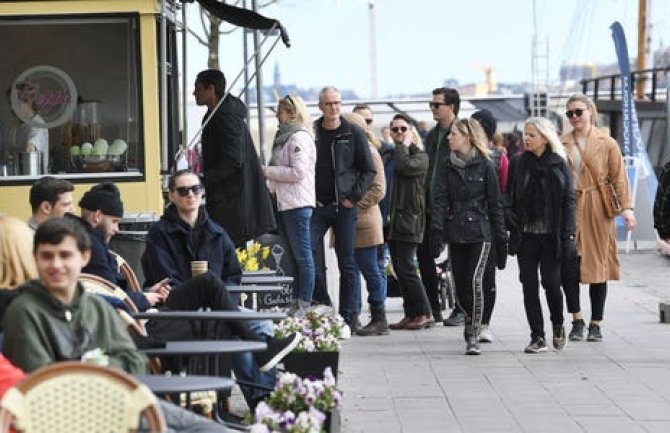 Švedska: Zbog nepoštovanja distance prijete zatvaranjem restorana i kafića
