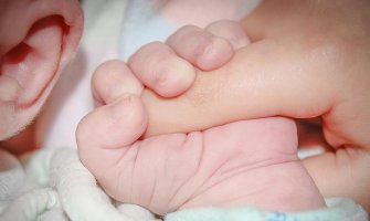 Mali borac: Beba rođena sa 800 grama pobijedila koronavirus
