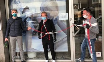 Frizeri u Padovi se vezali lancima: Da li premijer zna kako je biti bez posla tri mjeseca
