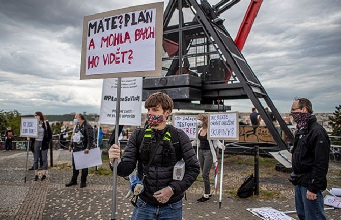 Česi protestovali u Pragu zbog odgovora Vlade na pandemiju