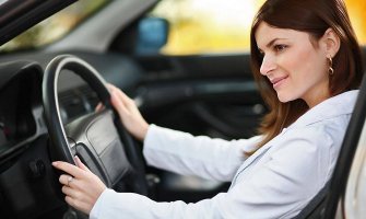 Potvrđeno da su žene bolji vozači od muškaraca 