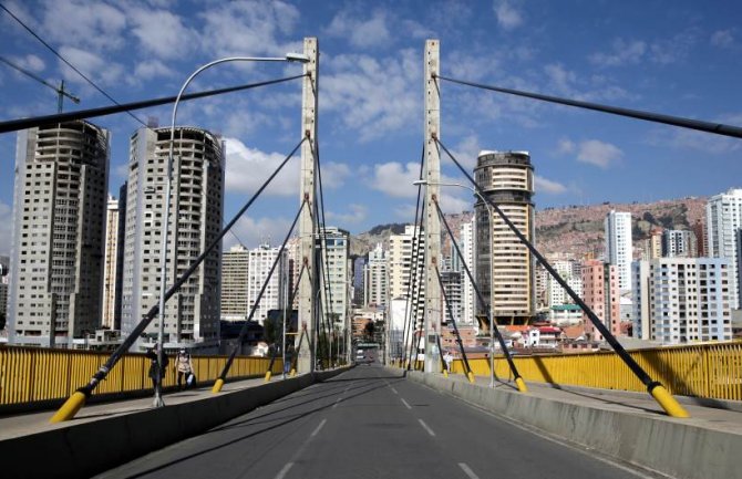 Bolivija: Lupanjem u šerpe sa balkona tražili izbore