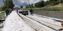 Jako nevrijeme u Istri: Snijeg i led u maju, vozila gurali iz nanosa(FOTO)
