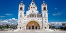 Što se u teškim vrećama iznosi iz Hrama Hristovog vaskrsenja u Podgorici?