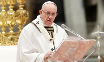 Papa Franjo: Nasilje nad ženama je uvreda Bogu