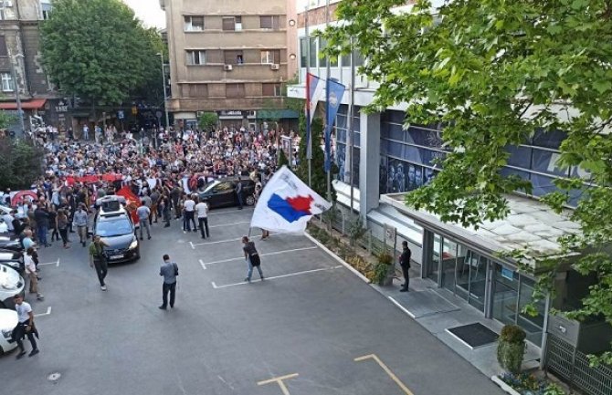 Beograd: Kolona demonstranata ispred RTS