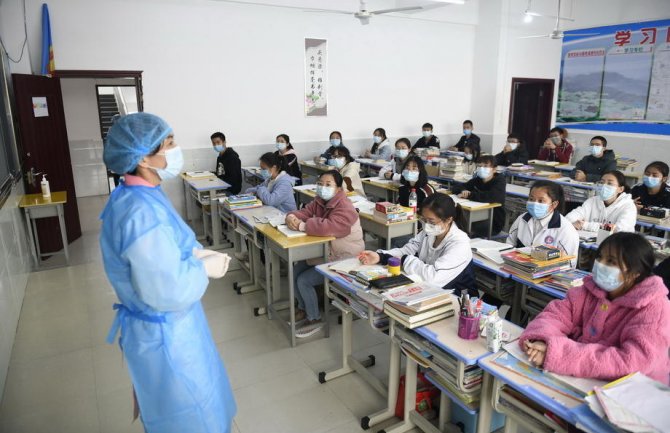 Učenici u Kini imaju narukvice za mjerenje temperature, nose ih 24 sata