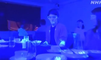 Japanski eksperiment pokazao brzinu širenja koronavirusa u kafiću (VIDEO)