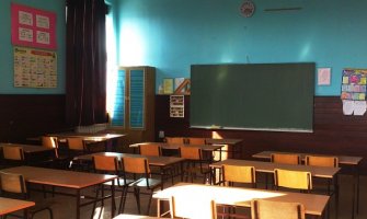 Grčka vlada će postaviti kamere u učionicama kako bi pratili da li se poštuju mjere distanciranja