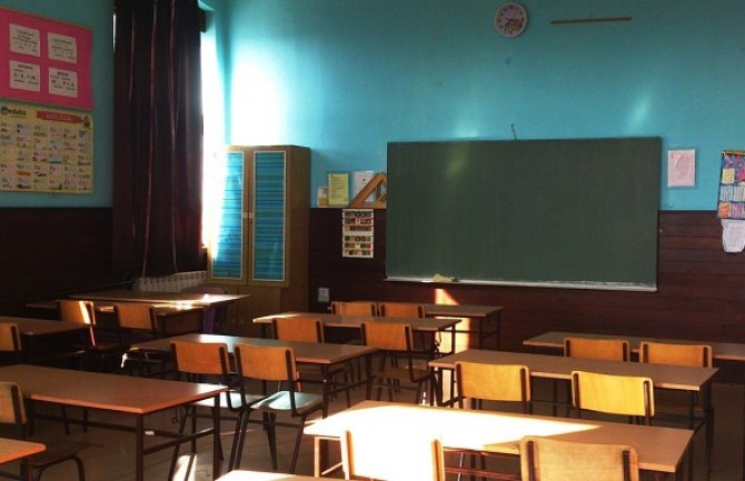 Ministarstvo preporučilo školama prelazak na onlajn nastavu sljedeće sedmice