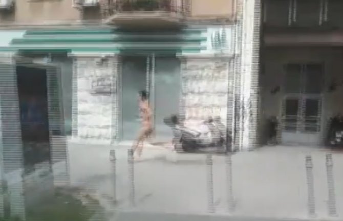 Split: Potpuno go trčao ulicama, policija ga uhapsila i obukla(VIDEO)
