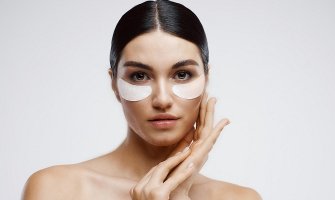 Napravite maske za područje oko očiju: Preporučuje se da bar jednom sedmično priuštite ovaj tretman