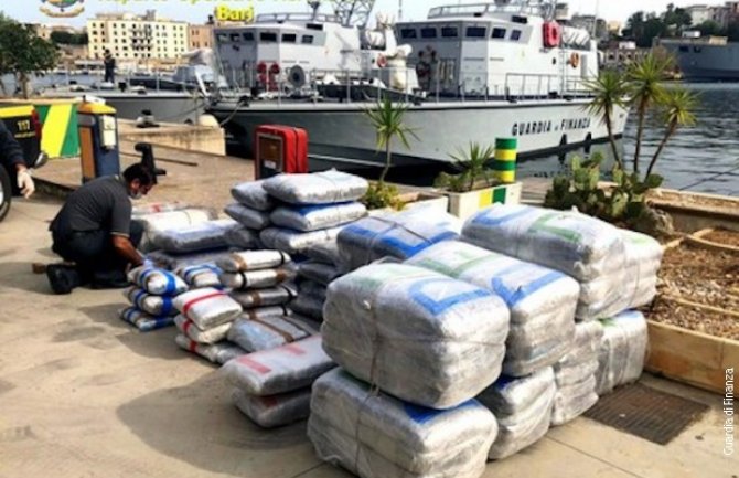 Italija: Od albanskih švercera zaplijenjena droga vrijedna 5 miliona eura (Video)