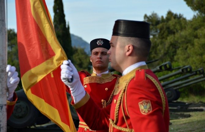 Vojska Crne Gore sjutra će izvršiti počasnu artiljerijsku paljbu povodom Dana nezavisnosti
