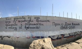 U Baru osvanuo grafit u čast preminulog doktora Kljakića