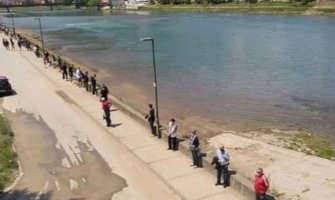 BiH: Građani Goražda živim zidom brane gradnju betonskog zida na obali Drine
