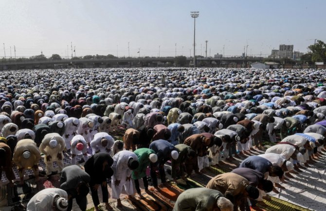 Muslimani širom svijeta u sjeni pandemije dočekali Ramazanski bajram(FOTO)