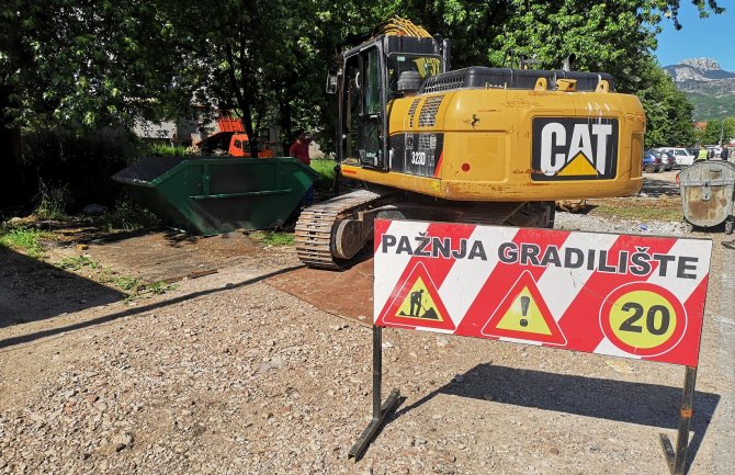Cetinje: Počela rekonstrukcija Puškinove ulice i parkinga u Giposu