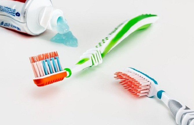 Redovno čišćenje četkice za zube važno za održavanje dobre oralne higijene
