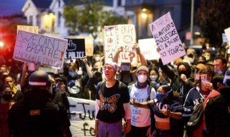Protesti u američkim gradovima odnijeli prve žrtve: Poginuo jedan mladić i policajac