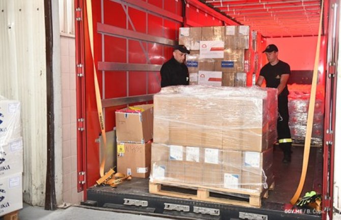 U CG dopremljeno 10 tona medicinske opreme, donacija Poljske