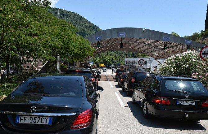 Crna Gora otvara u ponoć sve putne granične prelaze