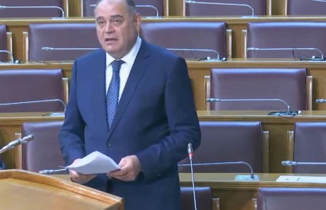 Simović: Opozicija nerealnim predlozima želi da baci sjenku na rad Vlade