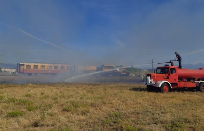 Vatrogasci u PG dobili specijalizovano vozilo za gašenje šumskih požara i ljetnje uniforme
