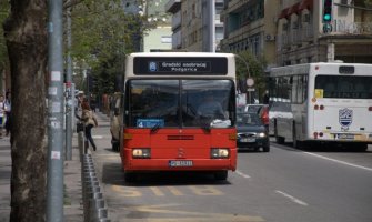 Smanjeni broj putnika i nelegalni prevoz prinudiće prevoznike da parkiraju autobuse