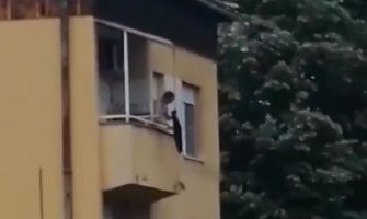 Zabrinjavajući snimak iz Čačka: Mučio mačku, zaklao, pa bacio sa terase (VIDEO)
