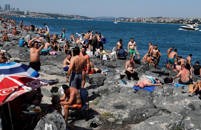 Istanbul: Prvog vikenda bez policijskog časa pohrlili na gradske obale i u parkove