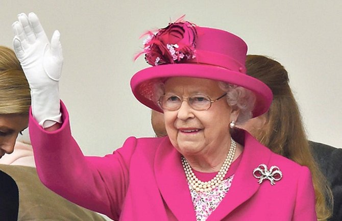 Kraljica Elizabeta smiruje javnost u Britaniji: Plan je da 94-godišnja monarhinja primi vakcinu