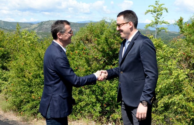 Bošković i Vuković obišli novu saobraćajnicu u Piperima vrijednosti pola miliona eura
