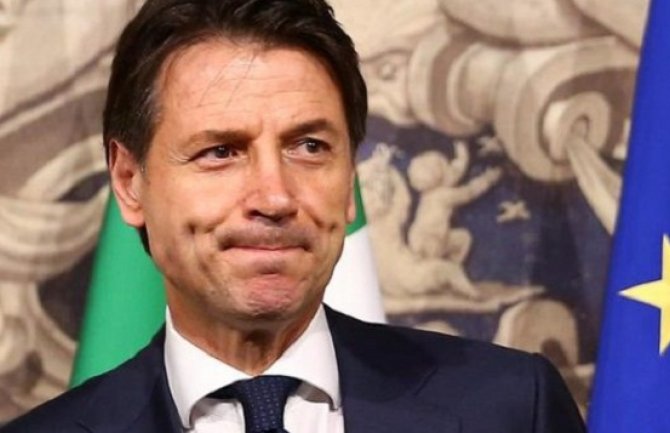 Italijanski premijer tri sata saslušavan: Spokojan sam, ne vjerujem da će mi se suditi