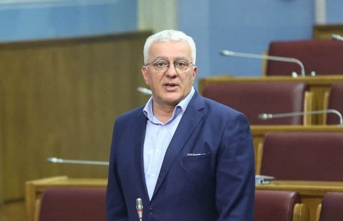 Andrija Mandić podnio ostavku