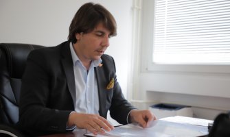 Radović podnio ostavku: Carević pokazao da mu je fotelja iznad grada