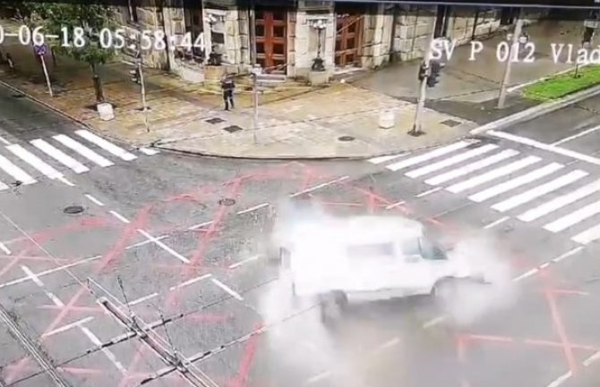 Objavljen snimak stravičnog udesa kod Vlade Srbije u kojem su dvije osobe stradale